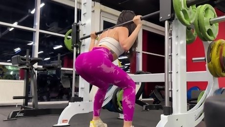 Big ass Fitness Model needs big cock for her Cardio