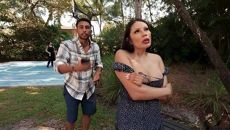 Outdoor godlike sex with a glamorous Asian model Sami Parker